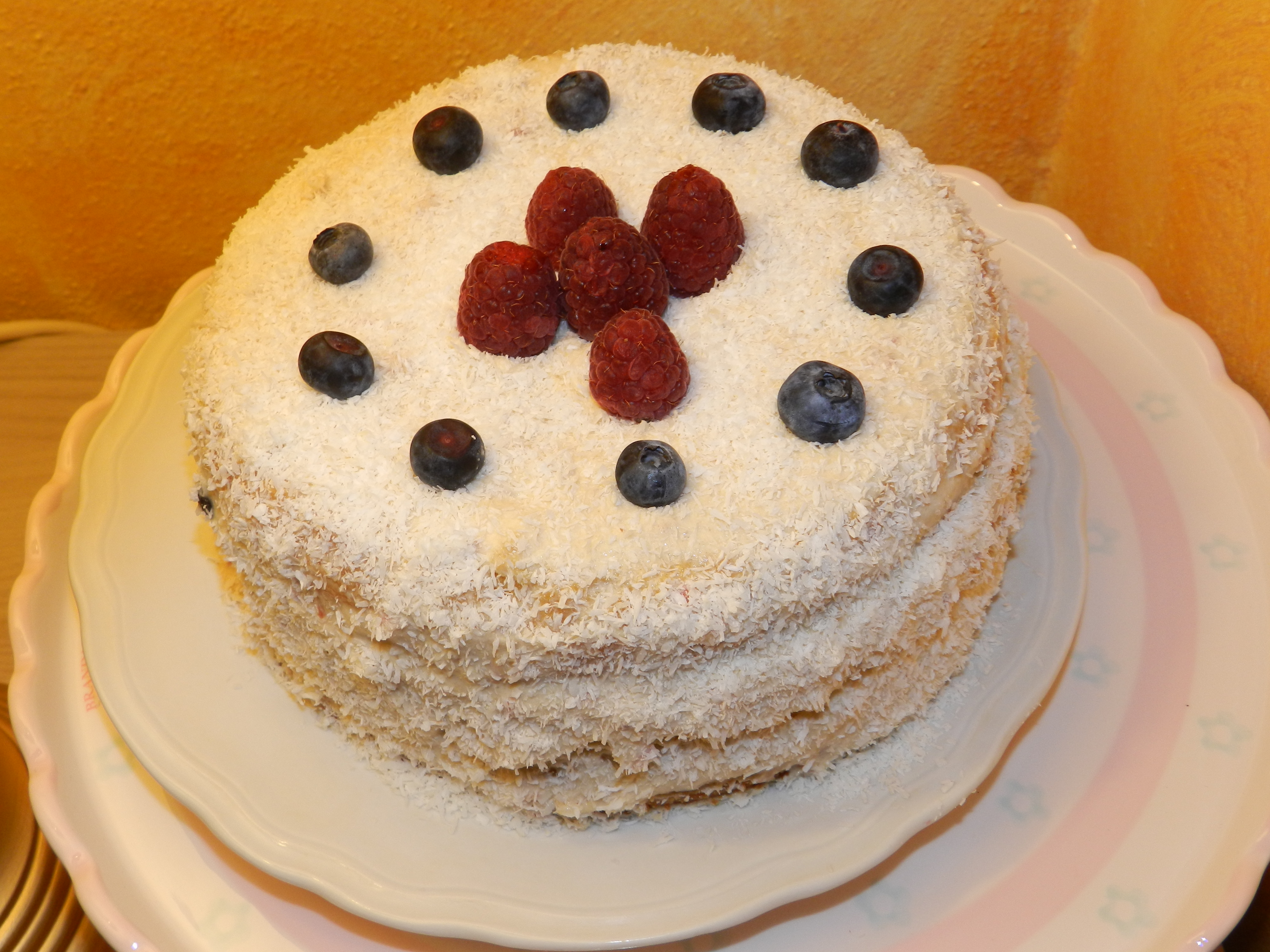 VANILLA LAYER CAKE con Crema al Mascarpone, Ricotta, Lamponi e Mirtilli
