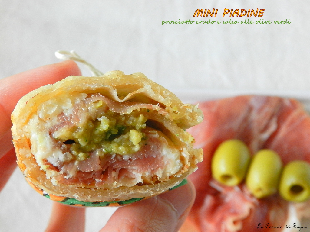 Mini-piadine-prosciutto-crudo-e-salsa-alle-olive-verdi