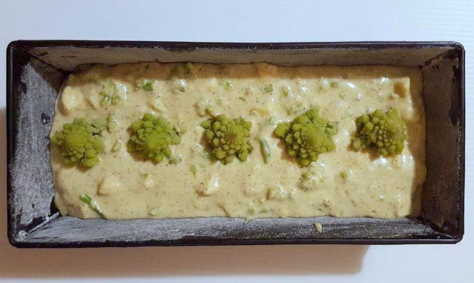 Plumcake salato con broccolo romanesco e scamorza affumicata