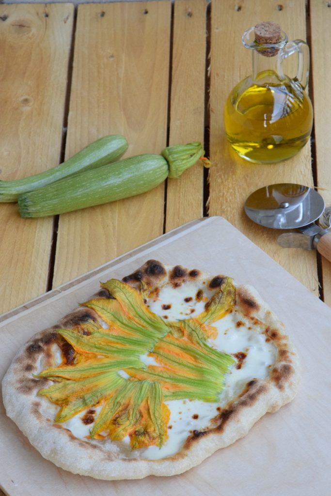 Pizza Bianca con Fiori di Zucchine e Stracchino