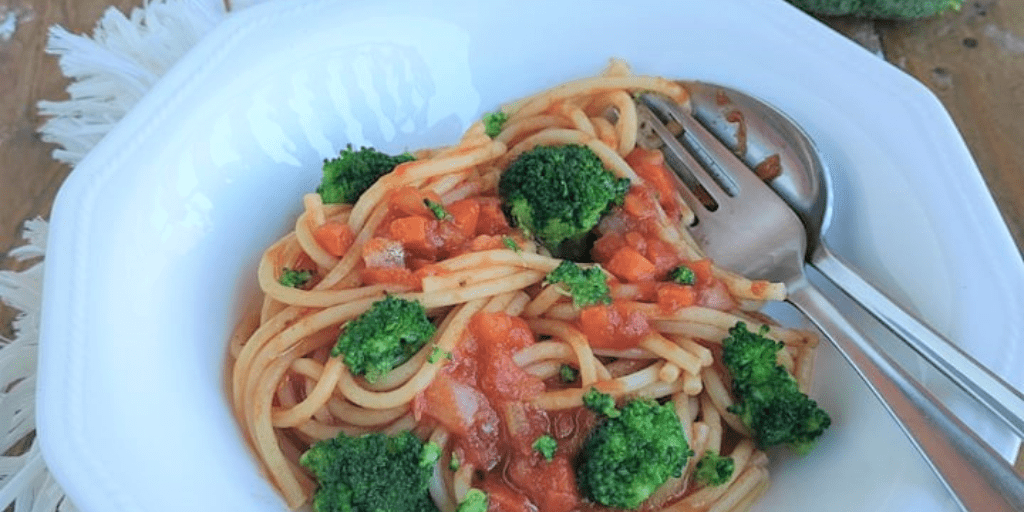 Spaghetti broccoli e pomodoro – La Cena d’Amore perfetta secondo Chef Alexander. Love Is In The Air/Sen Çal Kapımı